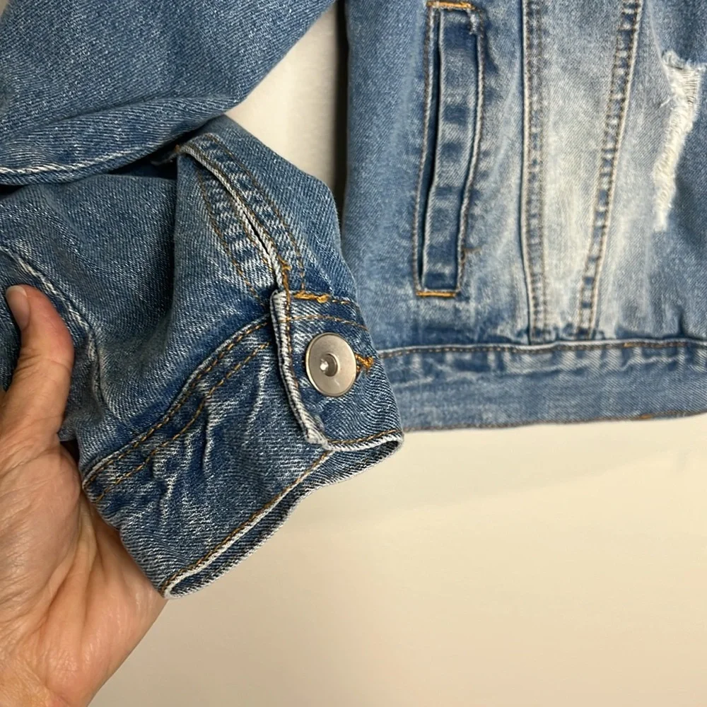 C&C California distressed button front denim jacket size Large